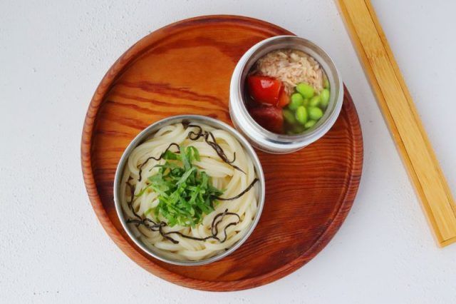 「ツナトマ冷製カレーつゆ」「大葉うどん」2品弁当