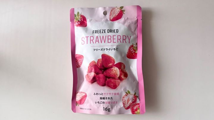 やっと見つけた！ダイソーの「フリーズドライいちご」が美味♡ これが100円は神すぎる……！