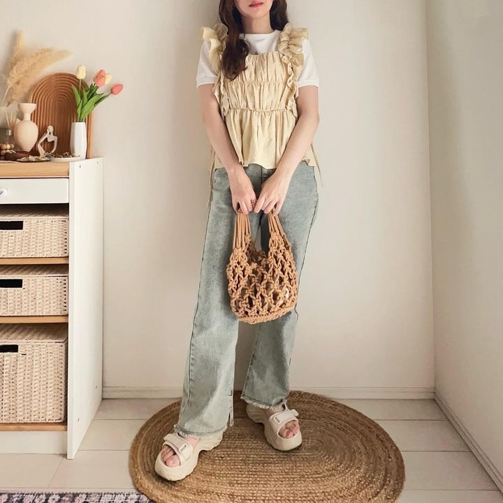 画像: Tシャツ ✕ ブラウスで華やかカジュアル