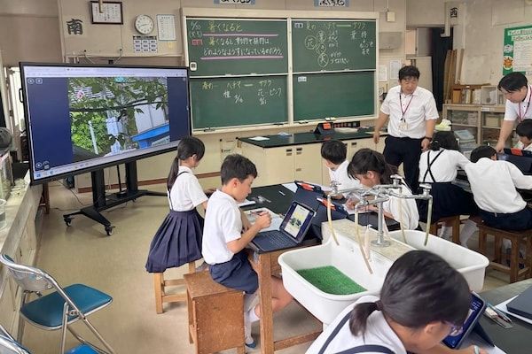 【鹿児島県鹿児島市】さつきが電子黒板「ミライタッチ」寄贈で鹿児島市教育委員会・田上小学校から感謝状
