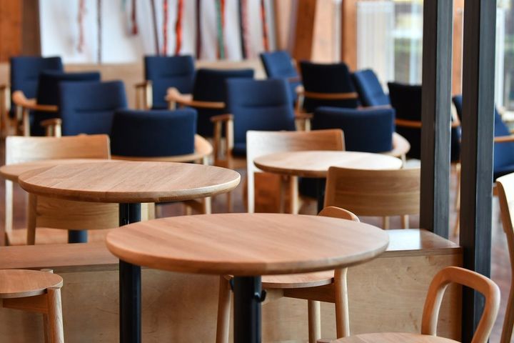 「スターバックス コーヒー 皇居外苑 和田倉噴水公園店」店内