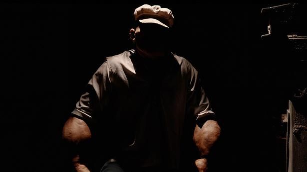 【写真を見る】世界中で愛されている人気キャラクターのポパイが、殺人鬼になって大暴れする『ポパイ・ザ・スレイヤー・マン』 [c] 2025 Sailor Man Films LLC. All rights reserved.