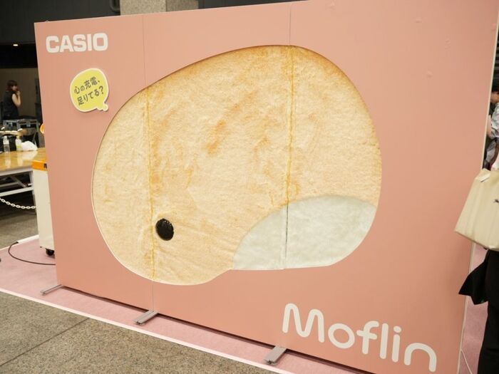 「あまりにもかわいすぎる…！」カシオのAIペットロボット『Moflin（モフリン）』に新色が登場！新宿高島屋ポップアップ体験会をレポート