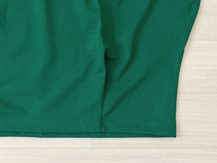 【GU】ラクチンなのに、気になる二の腕もスッキリ見え！40代・50代の「万能Tシャツ」。夏は毎日コレ着たい♡