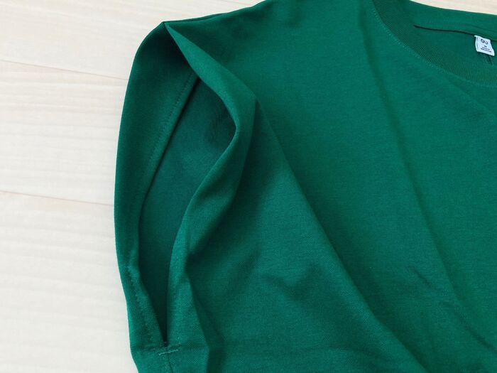 【GU】ラクチンなのに、気になる二の腕もスッキリ見え！40代・50代の「万能Tシャツ」。夏は毎日コレ着たい♡