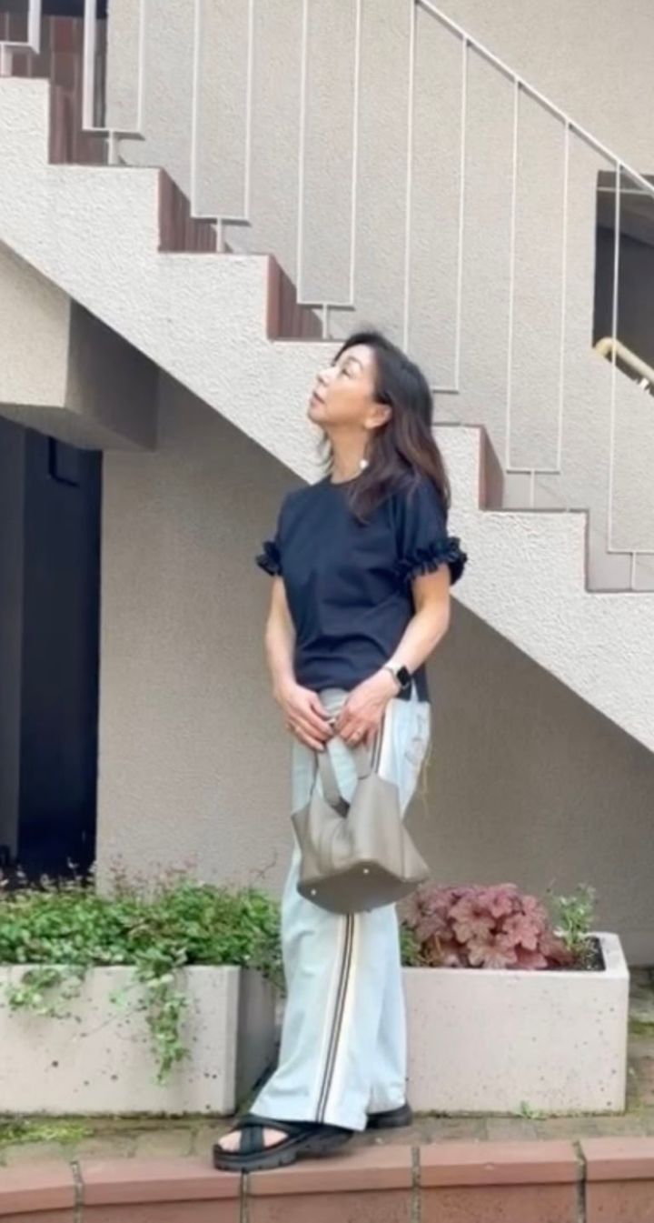 デニム：コンバース、トップス：エムプルミエ