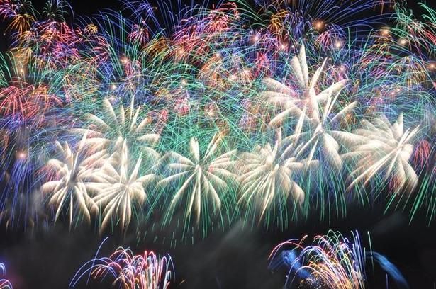 一度は観てみたい！「江戸川区花火大会」名物の「オープニング5秒間で1000発打ち上げ」