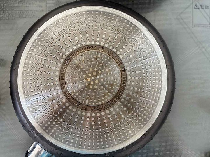 画像5: 重曹ペーストでフライパンの焦げを落としてみた