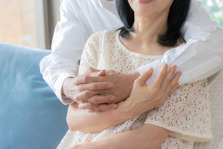 男性の約4割が「お泊まりもアリ」一方、女性は……？