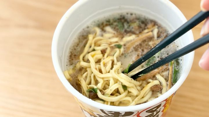 ニンニク×黒マー油でパンチ抜群！【マルちゃん】マジ盛の新作って？