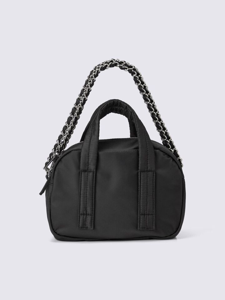 黒いナイロン素材のミニボストンバッグ