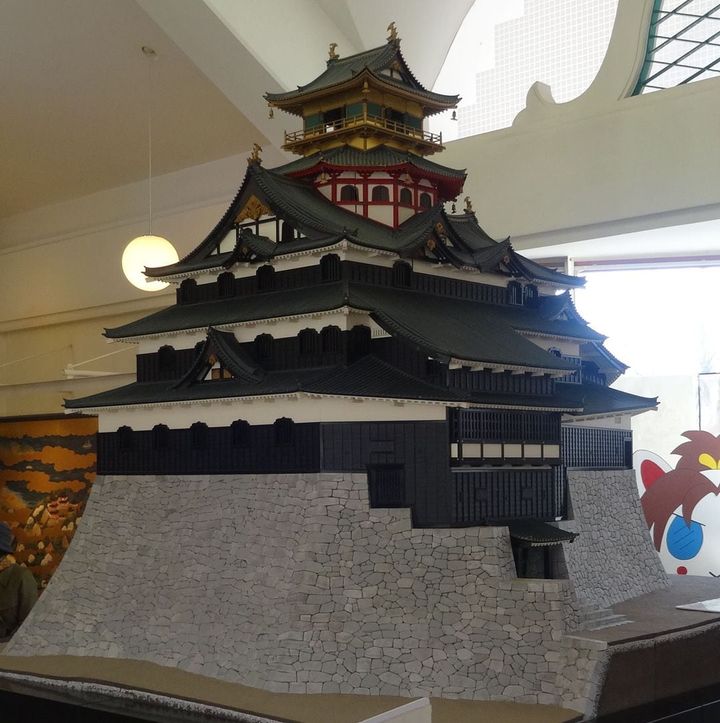 安土城天主復元モデル20分の1スケール（内藤昌監修／安土城郭資料館）