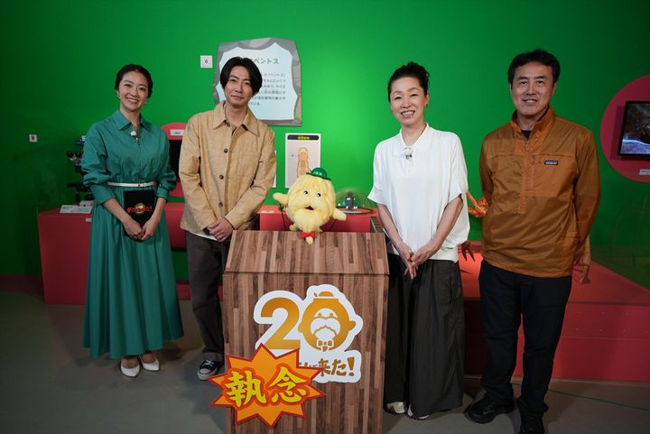 『ダーウィンが来た！×国立科学博物館 20執念スペシャル』より相葉雅紀、田島博士、副島アナ、小迫カメラマン width=