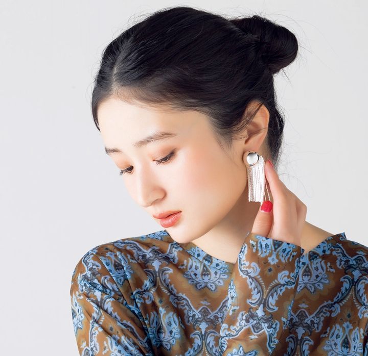 印象がパッと変わる！ 顔まわりを華やかにするアクセサリーを集めました