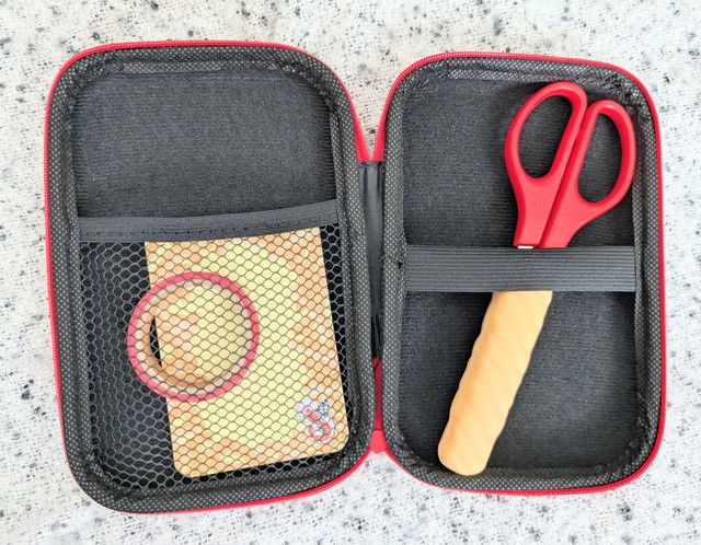 かっぱえびせん柄のハードケース単体の正面写真