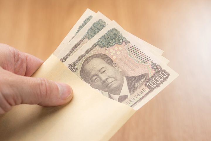 先輩に数万円で偽ブランド品をつかまされた上に加害者扱いも……15歳長男の学校トラブルに世帯年収750万・42歳男性が抱えた深い後悔