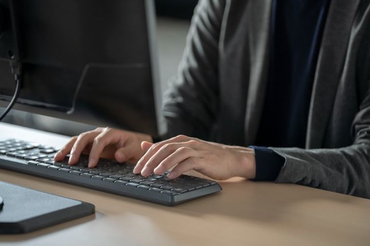 先輩に数万円で偽ブランド品をつかまされた上に加害者扱いも……15歳長男の学校トラブルに世帯年収750万・42歳男性が抱えた深い後悔