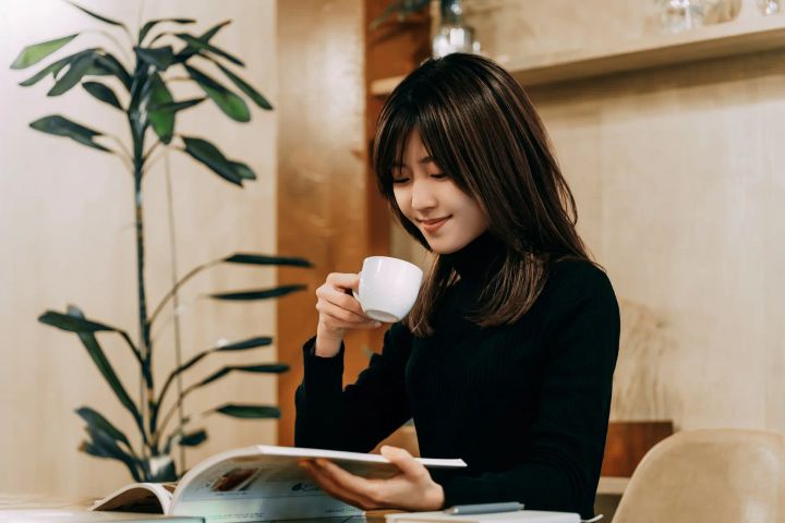 【493人調査】ひとり時間・ソロ活の月予算『5,000円未満』が43.4%！意外と出費は控えめ！気軽に楽しめる金額で満喫していた
