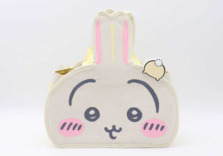 うさぎの顔が大きく描かれたトートバッグ
