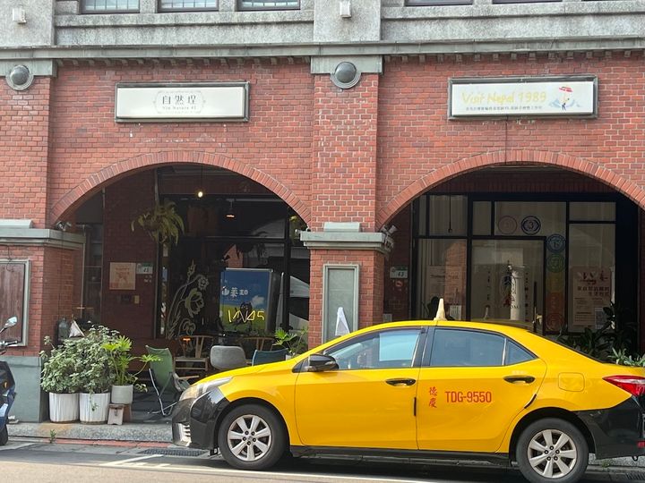 歴史ある建物を生かした店が並ぶ「迪化街」