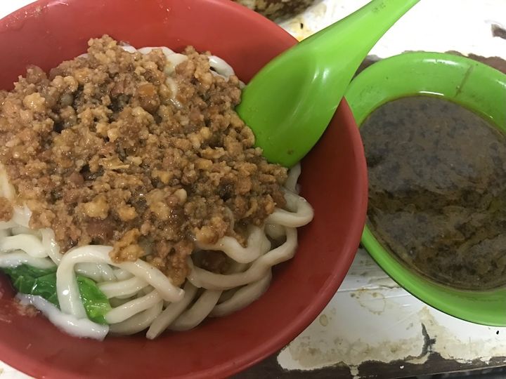 「城中市場」で味わった汁なし麺