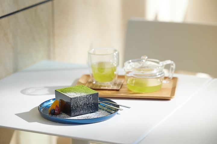 手前から「TEIENティラミス」850円、「狭山 煎茶」800円