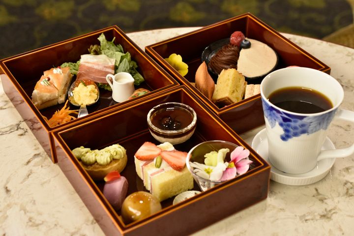 「アフタヌーンティーセット（数量限定）お堀端の玉手箱」5800円