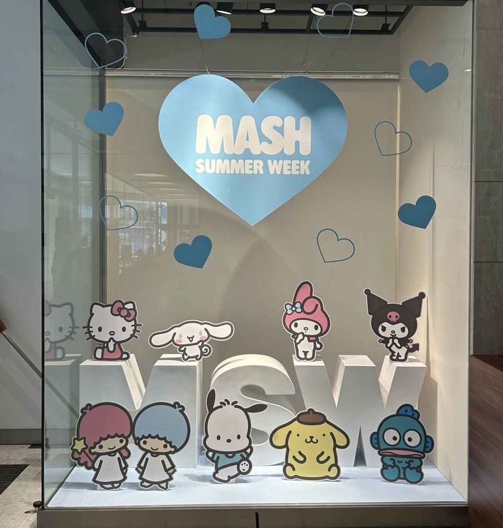 画像: 西武渋谷店 B館1階 特設会場前のディスプレイ © 2026 SANRIO CO., LTD. APPROVAL NO. L670982 gelatopique.com