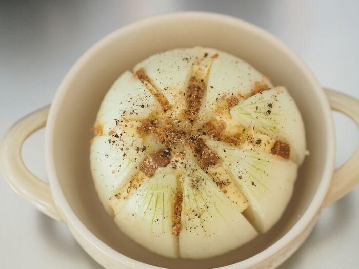 レンジで10分。玉ねぎ1個が主役になる『至極のバターコンソメ煮』誕生♡