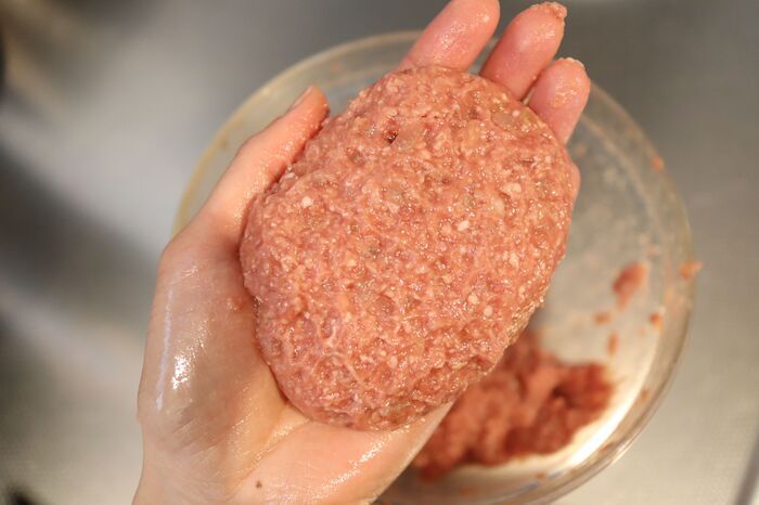 自分史上最高！ふっくらジューシーなハンバーグを作る裏ワザとは？