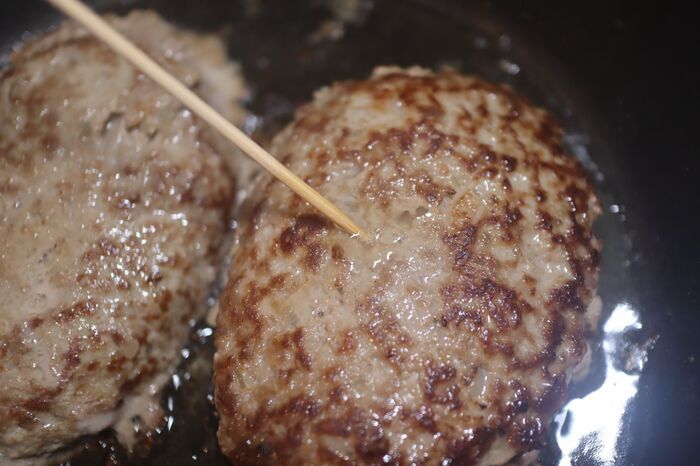 自分史上最高！ふっくらジューシーなハンバーグを作る裏ワザとは？