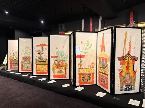 【京都府京都市】細辻伊兵衛美術館で「祇園祭後祭と役行者山」展を開催中。諫山宝樹氏の新作を展示
