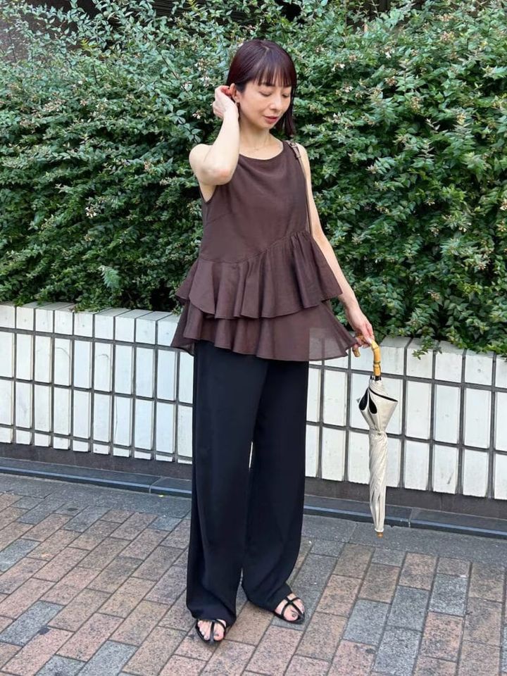 ビターなブラウンを選んで大人の装いに