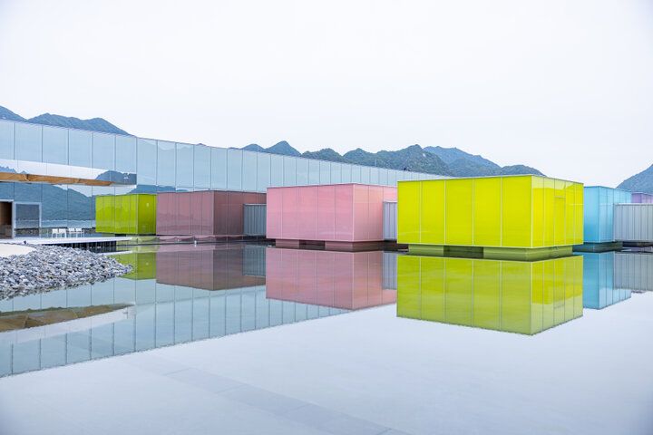 世界で最も美しい美術館に選出。瀬戸内の絶景に溶け込む、動く「下瀬美術館」へ