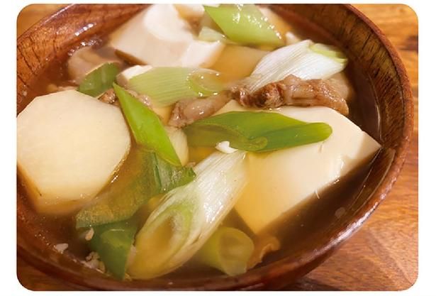 牛すじと里芋の煮込み （C）まいったねぇ、野宮レナ／KADOKAWA