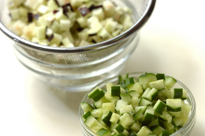 野菜たっぷり山形のダシのせ素麺の下準備1