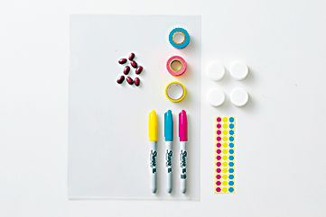 【1～2歳向け育脳おもちゃ】夏のおうち遊びに。ペットボトルのキャップで作る「くまさんスロープ」の画像2