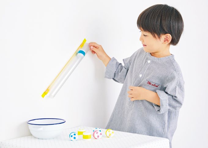 【1～2歳向け育脳おもちゃ】夏のおうち遊びに。ペットボトルのキャップで作る「くまさんスロープ」の画像1