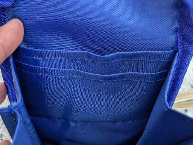内側のカードポケット部分をアップで見せた写真