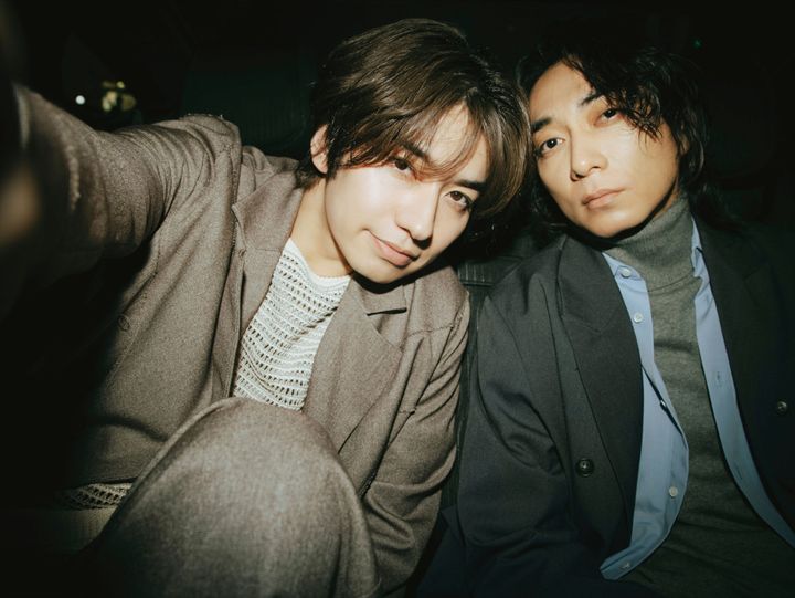 『武田航平＆渋谷謙人 スモークブルーの雨のち晴れ ドラマ公式デジタル写真集』より 武田航平 渋谷謙人 （C）小学館 写真／神戸健太郎 （Ｃ）「スモークブルーの雨のち晴れ」製作委員会 width=