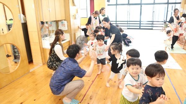 【沖縄県北中城村】つなぐ認定こども園で「100万人のクラシックライブ」開催！子どもたちが生演奏を体感