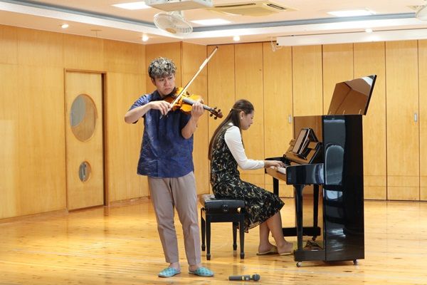 【沖縄県北中城村】つなぐ認定こども園で「100万人のクラシックライブ」開催！子どもたちが生演奏を体感