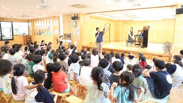 【沖縄県北中城村】つなぐ認定こども園で「100万人のクラシックライブ」開催！子どもたちが生演奏を体感