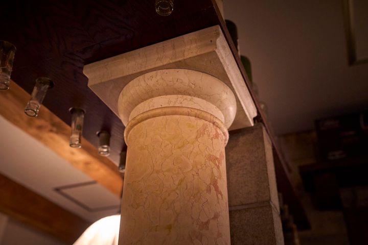 イタリアから運んだという大理石の柱。店のどこにあるか探してみよう