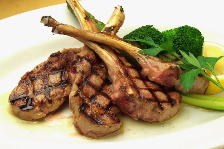 「仔羊の香草グリル」4100円（写真提供：イル・バーカロ）