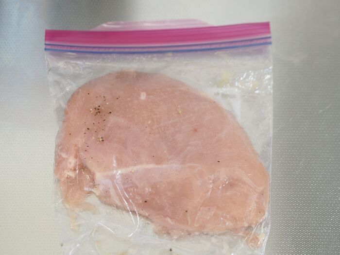 〈再現シリーズ〉パサつきゼロの神食感！コンビニ人気定番『サラダチキン』が家でも驚くほど簡単に作れちゃいました！