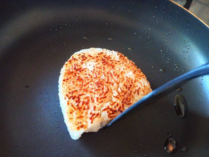 お弁当箱にぴったりハマる！握らない焼きおにぎり弁当【脱マンネリに♡】