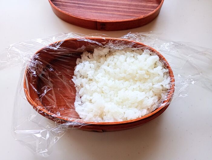 お弁当箱にぴったりハマる！握らない焼きおにぎり弁当【脱マンネリに♡】