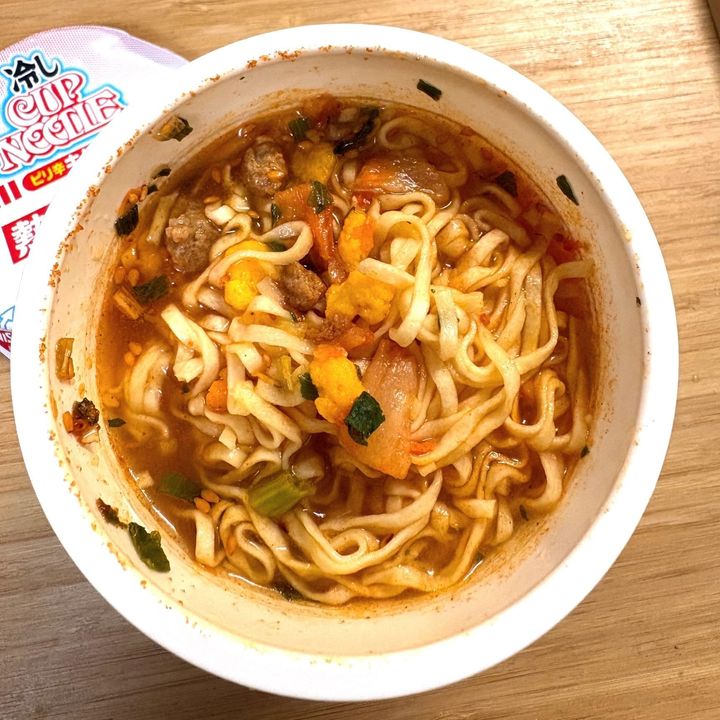 え？！冷水でカップヌードルが食べられるの？「鶏塩レモン味」と「ピリ辛キムチ味」を食べ比べてみた！