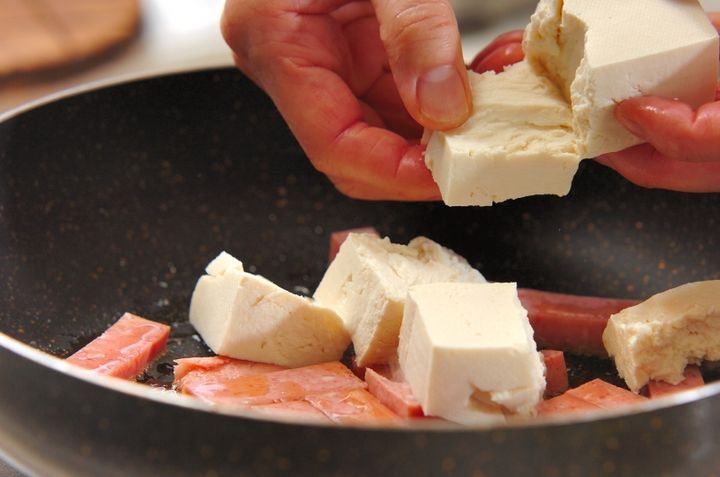 豆腐とモヤシのチャンプルの作り方1